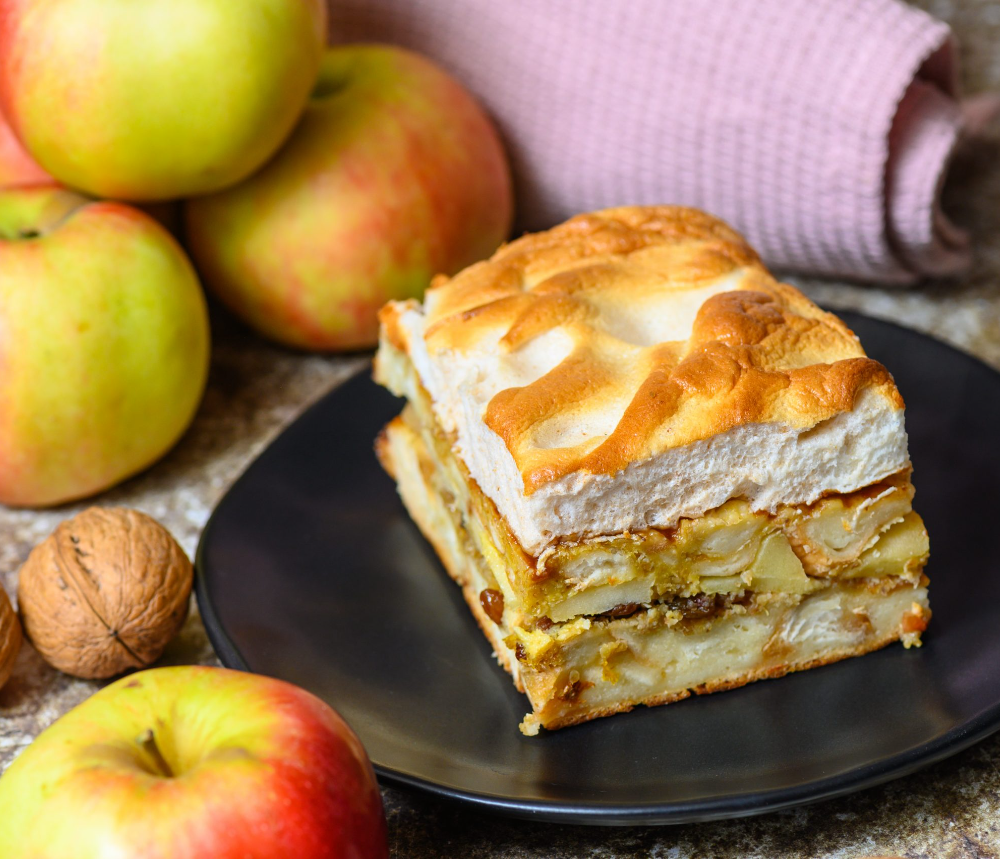 Hungarian Apple Strudel (Almás Rétes)